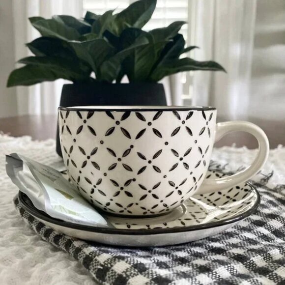 Black & White Pattern Tea Cup and Saucer Set - Picture 6 of 8